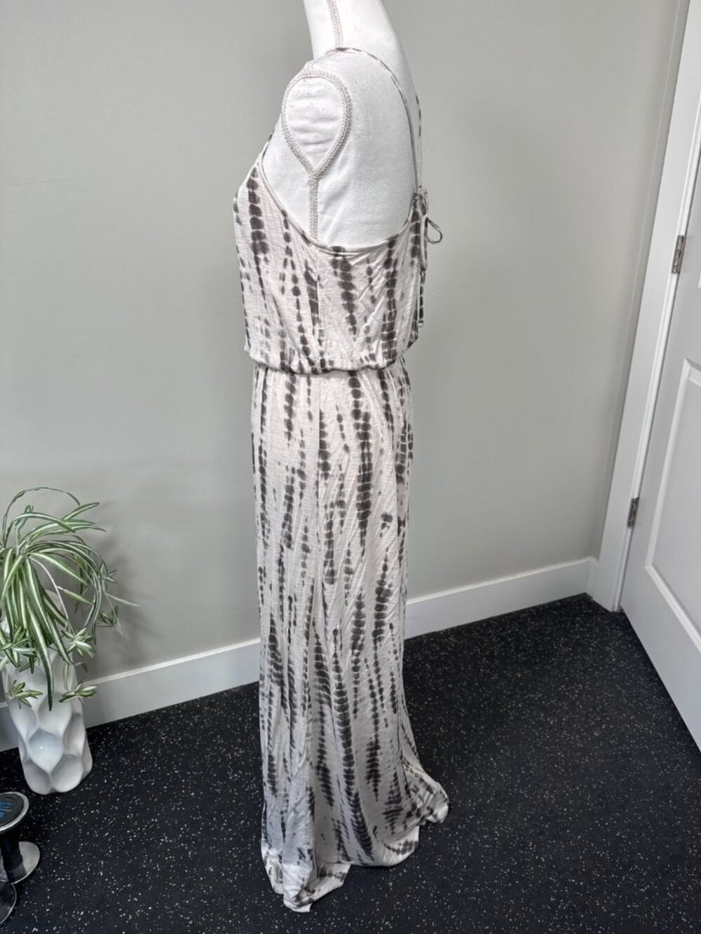Cynthia Rowley Gray Tie-Dye Maxi Dress M Elastic Waist & Spaghetti Straps Travel - Picture 10 of 16